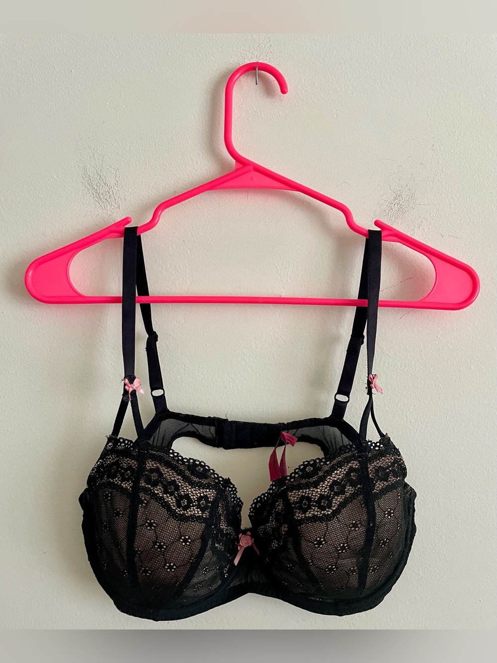 🎀 Betsey Johnson Black Lace Bra with Pink Bows 🎀